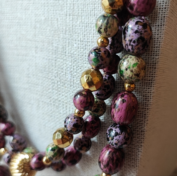 Speckled Oval Raspberry Black Gold Beaded 3 Strand Wood? Necklace Vintage EUC - Picture 4 of 7